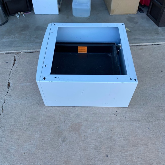 Washer & Dryer Pedestal - Picture 2 of 3